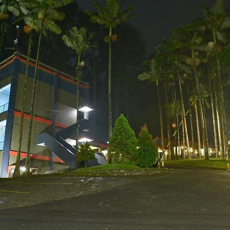 Surya Hotel & Resort Baturraden Eksteriør billede