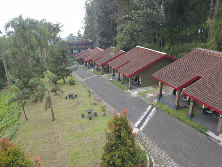 Surya Hotel & Resort Baturraden Eksteriør billede