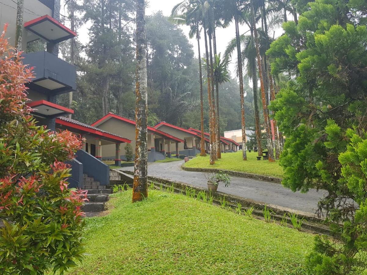 Surya Hotel & Resort Baturraden Eksteriør billede