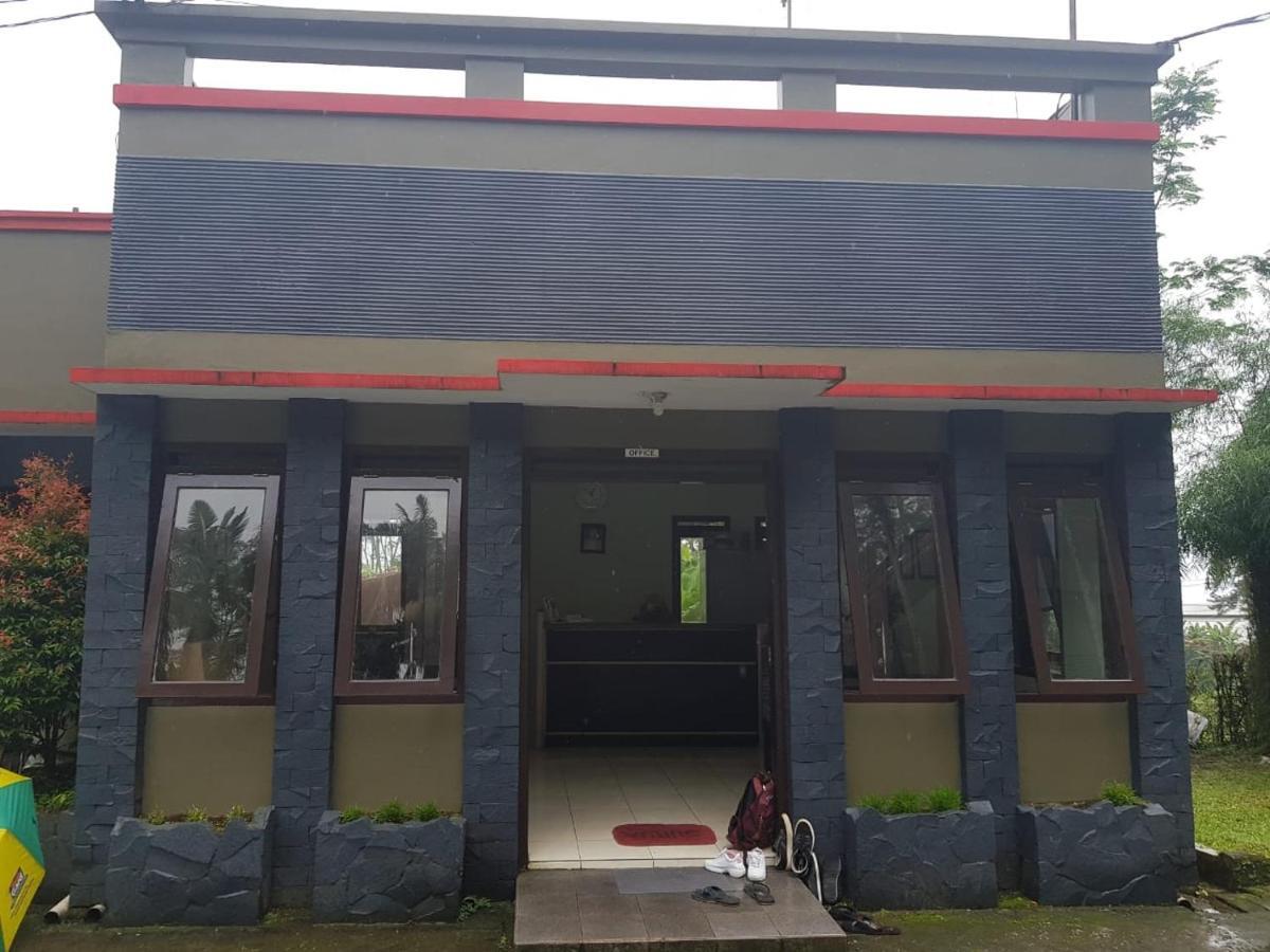 Surya Hotel & Resort Baturraden Eksteriør billede