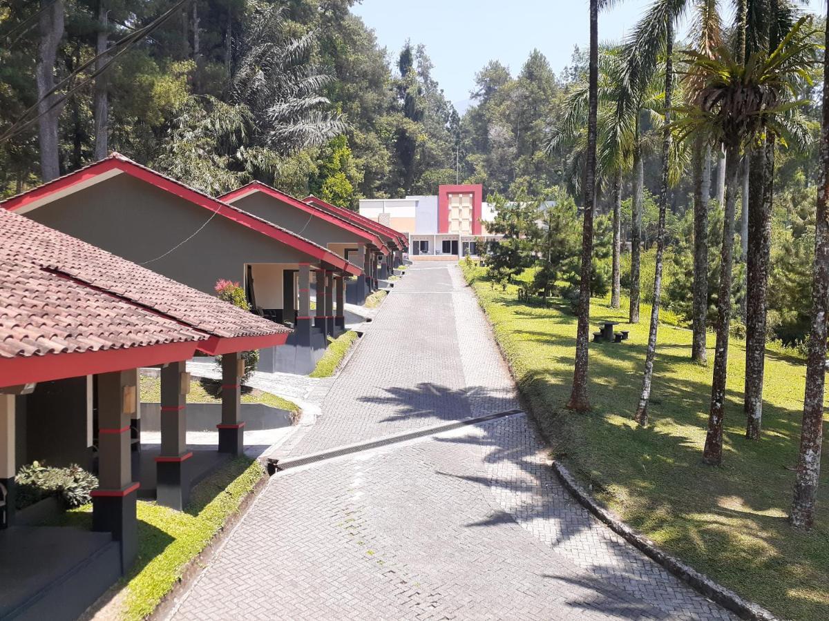 Surya Hotel & Resort Baturraden Eksteriør billede