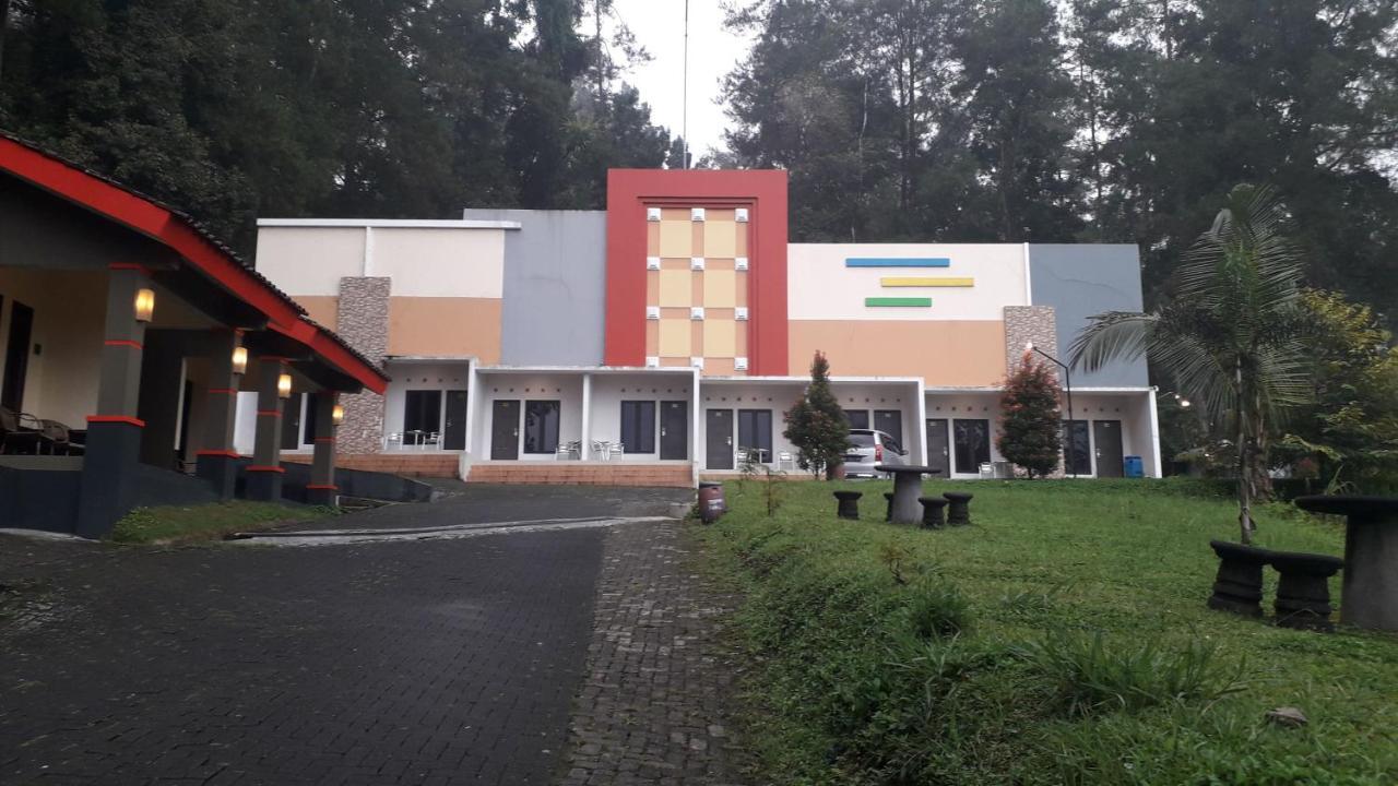 Surya Hotel & Resort Baturraden Eksteriør billede